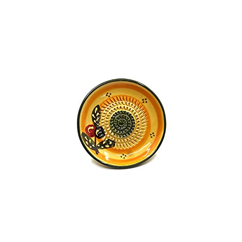 Kaladia - Keramik Reibeteller/Keramikhobel - ideal für Ingwer, Parmesan etc. - Motiv: Gelb mit Oliven - Durchmesser: 12 cm - handgemacht & handbemalt - Made in Spain von Kaladia