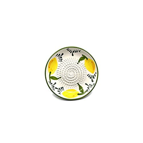 Kaladia - Keramik Reibeteller/Keramikhobel - ideal für Ingwer, Parmesan etc. - Motiv: Zitrone - Durchmesser: 12 cm - handgemacht & handbemalt - Made in Spain Kaladia - Keramik Reibeteller/Keramikhobel - ideal für Ingwer, Parmesan etc. - Motiv: Zitrone - Durchmesser: 12 cm - handgemacht & handbemalt - Made in Spain von Kaladia