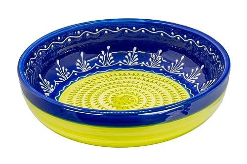 Kaladia - Reibeschüssel/Keramikhobel - ideal zum Gewürze reiben und Servieren von Gerichten - Motiv: Blau/Grün/Weiß - Durchmesser: 27 cm - handgemacht & handbemalt - Made in Spain Kaladia - Reibeschüssel/Keramikhobel - ideal zum Gewürze reiben und Servieren von Gerichten - Motiv: Blau/Grün/Weiß - Durchmesser: 27 cm - handgemacht & handbemalt - Made in Spain von Kaladia