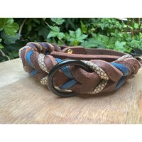 Lederhundehalsband Braun Geflochten Mit Eingeflochtenen Paracord, Halsband Hund, Hundehalsband, Lederhalsband, Hundezubehör Lederhundehalsband Braun Geflochten Mit Eingeflochtenen Paracord, Halsband Hund, Hundehalsband, Lederhalsband, Hundezubehör von KaleoHundeleinen