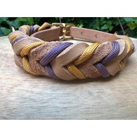 Lederhundehalsband Cognac Geflochten Mit Eingeflochtenen Paracord, Halsband Hund, Hundehalsband, Lederhalsband, Hundezubehör Lederhundehalsband Cognac Geflochten Mit Eingeflochtenen Paracord, Halsband Hund, Hundehalsband, Lederhalsband, Hundezubehör von KaleoHundeleinen