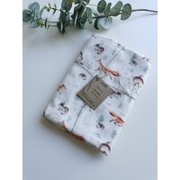 Musselin Babydecke, Bio Swaddle Decke, Baby Wickeldecke Neugeborenen, Tier Print Swadle, Geschenk, Pflegebogen von KalisSwing