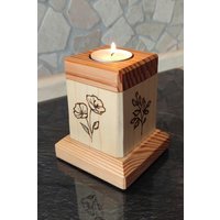 Handgefertigter Teelichthalter Mit Geheimfach - Aus Fichten- & Douglasienholz Floraler Brandmalerei Handgefertigter Teelichthalter Mit Geheimfach - Aus Fichten- & Douglasienholz Floraler Brandmalerei von KallesHolzWerk