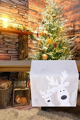 Kamaca Tischläufer rechteckig LUSTIGE Elche mit neugierigen Elchen und Schneeflocken Filigrane Stickerei Eyecatcher Winter Weihnachten (hellgrau, 40x85 cm) von KAMACA