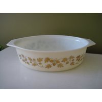 Vintage Pyrex Goldene Eichel Ovale Kasserolle - 045 2.5L Ohne Deckel Vintage Pyrex Goldene Eichel Ovale Kasserolle - 045 2.5L Ohne Deckel von KampyVintage