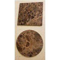 Zarte Marmor Untersetzer Von Emperador. Perfekt Um Ihren Tisch Vor Heißen Töpfen Und Pfannen Zu Schützen Mit Einem Durchmesser 23 cm, Auch von KandMStoneandGlass