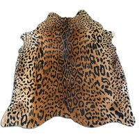 Jaguar Rindsleder Teppich, Leopard Print Durchschnittliche Größe 7.5x6.5 Fuß von Kanukhides