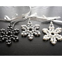 Moderne Weihnachtsbaumschmuck 3Er Set Perle Perlen Schneeflocken Kristall Stern Stocking Stuffer Moderne Weihnachtsbaumschmuck 3Er Set Perle Perlen Schneeflocken Kristall Stern Stocking Stuffer von KapKaDesign