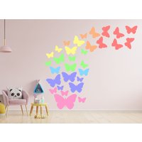 Pastel Regenbogen Schmetterlinge Wandsticker Kit Kinderzimmer Aufkleber Kunst Vinyl Wandbild von Kapowboomgraphics