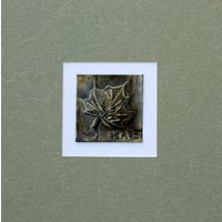 Hand Polierte Messing Ahornblatt Bas-Relief Kunst - Sage Green Mat von KarenCadeArtworks