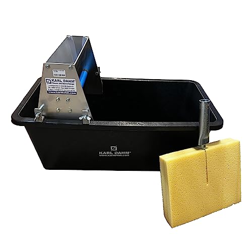 Karl Dahm Bodenwasch-Set mit neuer Ausdrückvorrichtung I Waschset für Fliesenleger I Inkl. Wischer mit Stiel & Mörtelkübel I Fliesen-Wasch-Set – 12266 Karl Dahm Bodenwasch-Set mit neuer Ausdrückvorrichtung I Waschset für Fliesenleger I Inkl. Wischer mit Stiel & Mörtelkübel I Fliesen-Wasch-Set – 12266 von Karl Dahm