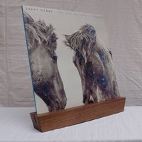 Jetzt Spielend Vinyl Plattenständer von KarmaDeefaDesign