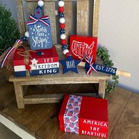 Brave Decor Bundle, Patrony, 3Er-Set, 4. Juli Tiered Tablett, Amerika Girlande, Feuerwerk Nudelholz, Holz, Usa Mini Schild von KartKreations6