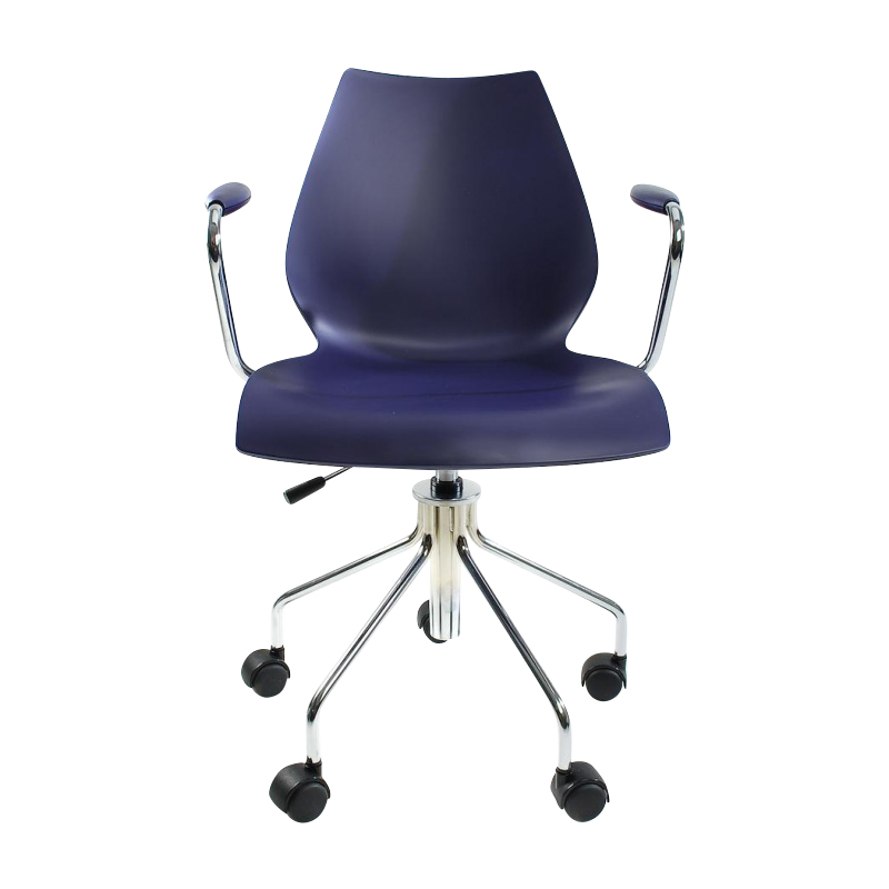 Kartell - Maui Bürostuhl mit Armlehnen - marineblau/durchgefärbtes Polypropylen/BxHxT 58 x 85-93 x 52cm/Gestell Stahlrohr vechromt von Kartell