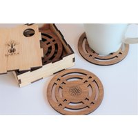 Same Des Lebens Holzuntersetzer Set Geschirr Für Die Heilige Geometrie, Personalisierte Box von KaryaCreativeStudio