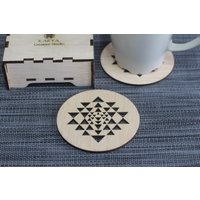 Sri Yantra Untersetzer Laser Geschnittene Heilige Geometrie Sperrholz Set Mit Box von KaryaCreativeStudio