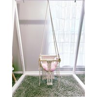 Handgefertigte Makramee Babyschaukel Neutrales Kinderzimmer Dekor Handgefertigte Makramee Babyschaukel Neutrales Kinderzimmer Dekor von KashasFiberArt