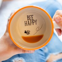 Bee Happy Handgemachte Tasse von KateCeramicsUK