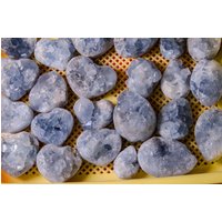 Großhandel Celestit Geode Kristall Cluster Natur Roh Edelstein Gitter-Quarz Punkte-Halschakra-Geschenk-Dekor-Chakra&reiki-Heilung von KateGemStones