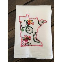 Handtuch Minnesota Floursack Von Bikes von KatePearceStudio