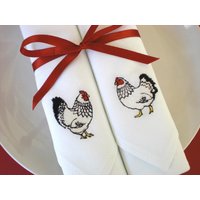 Besticktes Mr & Mrs Huhn Servietten - Zweier-Set von KateSprostonDesign