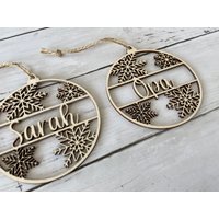 Weihnachtsanhänger Personalisiert, Holzanhänger Mit Name, Individueller Christbaumschmuck von KatesKleinigkeiten
