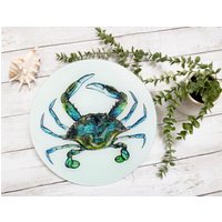 Grüne Krabbe, Rundes Glas Schneidebrett, Worktop Saver von KatherineBinksArt