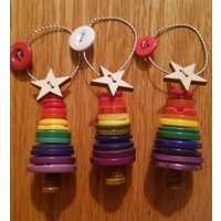Regenbogen Button Baumschmuck von KathiesButtonCrafts