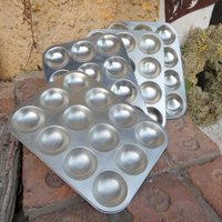 Vintage Backblech Mit Je 12 Mini Krapfen Küchlein Küche Backformen Pfannen von KathisHotchpotch