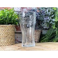 Coca Cola Glas Mit Gravur. Zwei Größen Erhältlich 22 Unzen Oder 16 Unzen. Personalisiert Ihrer Nachricht Oben Auf Dem Coca Cola Glas Mit Gravur. Zwei Größen Erhältlich 22 Unzen Oder 16 Unzen. Personalisiert Ihrer Nachricht Oben Auf Dem von KatiesCustomGifts