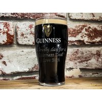 Graviertes Guinness-Tulpen-Pintglas - Brandneues 2025 Design Personalisiert Mit Ihrer Nachricht. Gravur Auf Der Seite, Basis Oder Beidem von KatiesCustomGifts