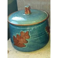 Eichenblatt Verzierte Gläser Oder Behälter Eichenblatt Verzierte Gläser Oder Behälter von KatsStoneware