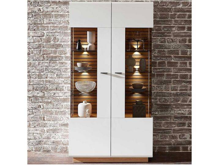 Esszimmer Vitrine zweifarbig in modernem Design 190 cm hoch Esszimmer Vitrine zweifarbig in modernem Design 190 cm hoch von Kauf-Unique Marketplace