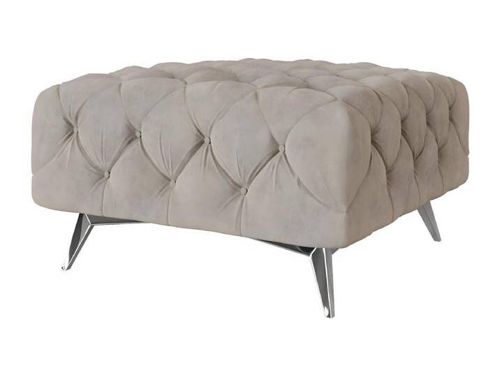 Polsterhocker Celeste mit klassischer Chesterfield-Knopfheftung und Silber Metall Füßen Polsterhocker Celeste mit klassischer Chesterfield-Knopfheftung und Silber Metall Füßen von Kauf-Unique Marketplace