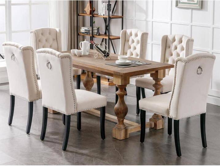 Set aus 6 Samtstühlen mit Eichenbeinen – verziert mit Nieten – Beige Set aus 6 Samtstühlen mit Eichenbeinen – verziert mit Nieten – Beige von Kauf-Unique Marketplace