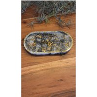Handgefertigtes Resin Tablett - Schwarz-Weiß Marmorlook Mit Goldflakes | Dekotablett, Schmuckschale, Ablageschale von KavensEpoxyWorld
