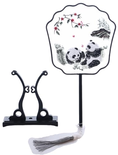 Kawaii-Story F-017 Traditional bestickter chinesischer Stoff Handfächer Holzgriff Quaste, Dekoration Fächer Ständer, Hanfu-Accessoire Panda von Kawaii-Story