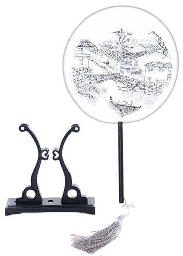 Kawaii-Story F-032 Traditional rund bestickter chinesischer Stoff Handfächer Holzgriff Quaste, Dekoration Fächer Ständer, Hanfu-Accessoire Landschaft Altstadt Dorf von Kawaii-Story
