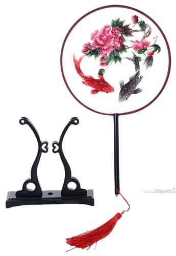 Kawaii-Story F-051 Traditional rund bestickter chinesischer Stoff Handfächer Holzgriff Quaste, Dekoration Fächer Ständer, Hanfu-Accessoire Blumen Fische Kawaii-Story F-051 Traditional rund bestickter chinesischer Stoff Handfächer Holzgriff Quaste, Dekoration Fächer Ständer, Hanfu-Accessoire Blumen Fische von Kawaii-Story