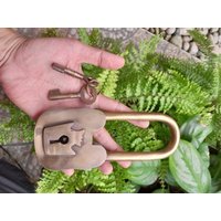 Massives Messing Altes Vintage Ethno Minimmalist Vorhängeschloss Mit Zwilling 2 Stück Skelett Schlüssel Unikat Massiv Antik Sicher Schloss von KayeeEthnic