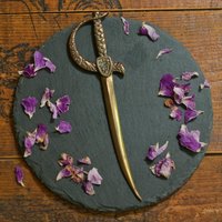 Vintage Athame, Ein Dekorativer Brieföffner Aus Messing, Der Als Ritualdolch Neu Gestaltet Wurde, Mit Scimitarform, Einweihungsgeschenk von KazaniansEmporium