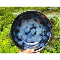 Handgetöpferte Keramik Servierschüssel, Blau Glasiertes Steingut, 21 cm von KbOriginalsetc