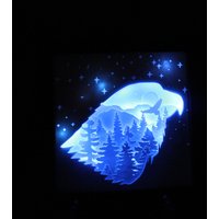 Light Up Eagle Shadow Box, Beleuchteter 3D Blauer Adler 8x8 Schattenkasten, Schattenbox Wanddekoration Light Up Eagle Shadow Box, Beleuchteter 3D Blauer Adler 8x8 Schattenkasten, Schattenbox Wanddekoration von KeepNYouInStitches