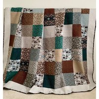 King Patchwork Quilt W/Designer Stoff Grau Grün Braun Aqua Tan Modern Lounge Kollektion Keepsake Studio von KeepsakeQuiltStudio
