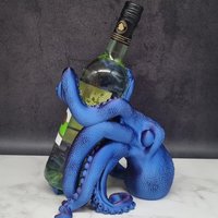 Krake Weinflaschenhalter Oktopus, Tintenfisch Umklammert Weinflasche von Kehl3D