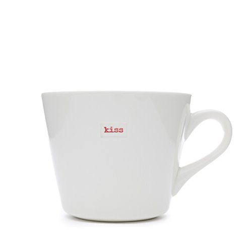 Keith Brymer Jones Word Kaffeebecher, mit Schriftzug Kiss von Keith Brymer Jones