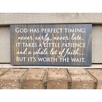 Gemaltes Schild - Kiefer 6x30 Christliche Inspiration Gottes Timing Holz Wand Kunst Hängende Dekor Gemaltes Schild - Kiefer 6x30 Christliche Inspiration Gottes Timing Holz Wand Kunst Hängende Dekor von KelissaShea