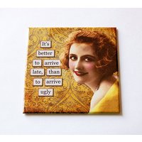 Lustiger Magnet, Humor, Humorvoller Kühlschrankmagnet, Retro, Küchenmagnet, Geschenk Für Jemanden, Der Immer Spät Ist, Gelb | 5694 von KellysMagnets