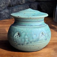 15 Cu/In Andenken - Kleine Andenken-Urne Ungefähre Abmessungen 4 "x 4" Fassungsvermögen Kubikzoll Spezielle Kleine Urne Kg-15Cu-1 von KentHarrisPottery