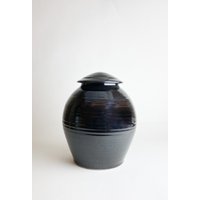 Kremationsurne - Erwachsene Größe Große Urne Ca. 250 Cubic Inches Blk-Urn-4 von KentHarrisPottery